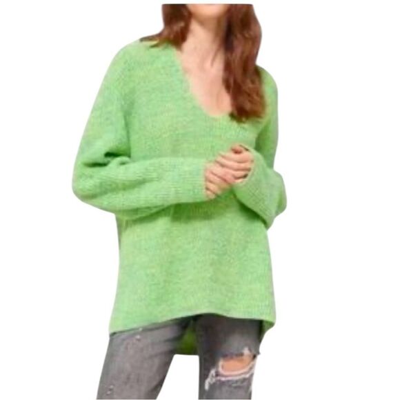 Urban Outfitters oversized bright green sweater size small - Picture 1 of 6